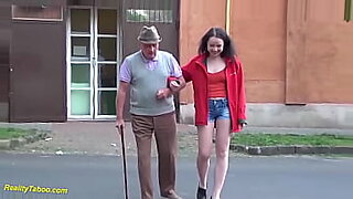 brunette teen forces old man for sexe