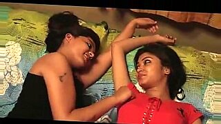 hot bhabhi kiss video