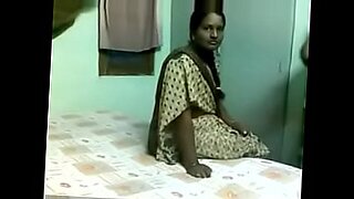 indian neighbour aunties hidden cam cleavage while washing