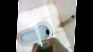 amateur toilet orgasm