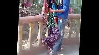 desi aunty hot kissing