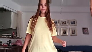 girl sucks dick video