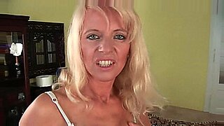lesbian mommy fuck with strapon